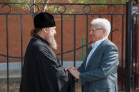 5-	 Чрезвычайный и Полномочный Посол Российской Федерации в Республике Казахстан М.Н. Бочарников поклонился Поясу Богородицы