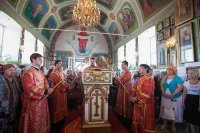 7-Православные христиане Гурьева совершают молитву перед Поясом Богородицы