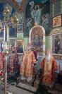 10-Православные христиане Гурьева совершают молитву перед Поясом Богородицы