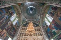 15-Православные христиане Гурьева совершают молитву перед Поясом Богородицы
