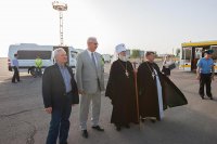 2-Пояс Богородицы по просьбе митрополита Астраханского Ионы и губернатора Астраханской области А.А. Жилкина принесен в соседний с Казахстаном регион России - Астраханскую область