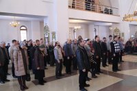 12-Епископ Амфилохий совершил воскресную Литургию в кафедральном храме Усть-Каменогорска