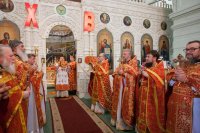 25-Митрополит Астанайский и Казахстанский Александр и митрополит Астраханский и Камызякский Иона возглавили церковные торжества по случаю принесения Пояса Богородицы в Астрахань