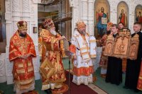 42-Митрополит Астанайский и Казахстанский Александр и митрополит Астраханский и Камызякский Иона возглавили церковные торжества по случаю принесения Пояса Богородицы в Астрахань
