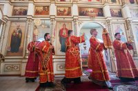 3-Православные верующие Костанайского края - житницы Казахстана – совершают молитву перед честным Поясом Богородицы