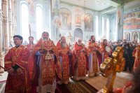 5-Православные верующие Костанайского края - житницы Казахстана – совершают молитву перед честным Поясом Богородицы