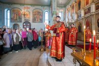 9-Православные верующие Костанайского края - житницы Казахстана – совершают молитву перед честным Поясом Богородицы