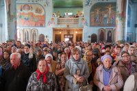 11-Православные верующие Костанайского края - житницы Казахстана – совершают молитву перед честным Поясом Богородицы