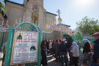 12-Православные верующие Костанайского края - житницы Казахстана – совершают молитву перед честным Поясом Богородицы