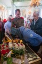 14-Православные верующие Костанайского края - житницы Казахстана – совершают молитву перед честным Поясом Богородицы