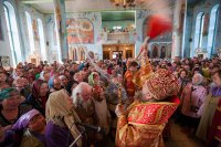 18-Православные верующие Костанайского края - житницы Казахстана – совершают молитву перед честным Поясом Богородицы