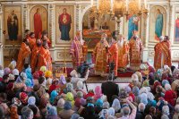 19-Православные верующие Костанайского края - житницы Казахстана – совершают молитву перед честным Поясом Богородицы
