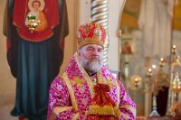 21-Православные верующие Костанайского края - житницы Казахстана – совершают молитву перед честным Поясом Богородицы