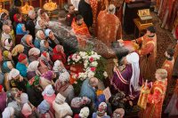 31-В день памяти апостола любви в Павлодаре состоялось праздничное богослужение по случаю принесения Пояса Богородицы