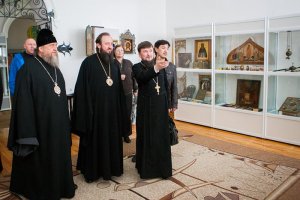 Митрополит Александр посетил выставку, посвященную 700-летию со дня рождения преподобного Сергия Радонежского
