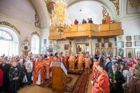 13-Верующие Семипалатинска поклоняются Поясу Богоматери