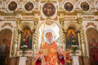 18-Верующие Семипалатинска поклоняются Поясу Богоматери