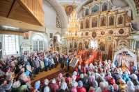 20-Верующие Семипалатинска поклоняются Поясу Богоматери