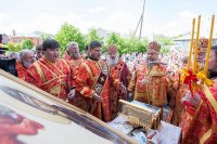 25-Верующие Семипалатинска поклоняются Поясу Богоматери
