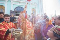 28-Верующие Семипалатинска поклоняются Поясу Богоматери