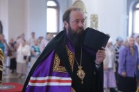 3-В воскресный день епископ Амфилохий совершил Божественную Литургию в кафедральном соборе