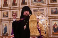 4-В неделю святых праотец Управляющий Усть-Каменогорской епархией совершил Литургию в Андреевском кафедральном соборе
