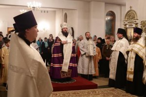 Епископ Амфилохий совершил в Андреевском кафедральном соборе Усть-Каменогорска молебное пение на новолетие