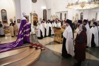 6-Епископ Амфилохий совершил в Андреевском кафедральном соборе Усть-Каменогорска молебное пение на новолетие