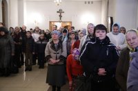 9-Епископ Амфилохий совершил в Андреевском кафедральном соборе Усть-Каменогорска молебное пение на новолетие