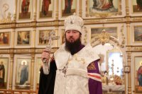 25-Епископ Амфилохий совершил в Андреевском кафедральном соборе Усть-Каменогорска молебное пение на новолетие