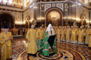 В шестую годовщину интронизации Святейшего Патриарха Кирилла епископ Амфилохий принял участие в Божественной литургии в Храме Христа Спасителя в Москве