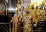 1-В шестую годовщину интронизации Святейшего Патриарха Кирилла епископ Амфилохий принял участие в Божественной литургии в Храме Христа Спасителя в Москве