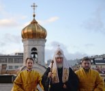 2-В шестую годовщину интронизации Святейшего Патриарха Кирилла епископ Амфилохий принял участие в Божественной литургии в Храме Христа Спасителя в Москве