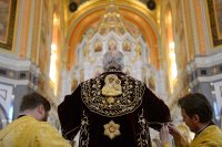 8-В шестую годовщину интронизации Святейшего Патриарха Кирилла епископ Амфилохий принял участие в Божественной литургии в Храме Христа Спасителя в Москве