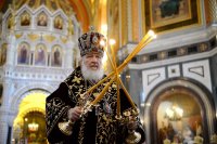 10-В шестую годовщину интронизации Святейшего Патриарха Кирилла епископ Амфилохий принял участие в Божественной литургии в Храме Христа Спасителя в Москве