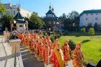 4-День памяти небесных покровительниц города Алма-Аты - мучениц Веры, Надежды, Любови и матери их Софии. Епископ Амфилохий принял участие в торжествах по случаю сорокалетия церковного служения митрополита Астанайского и Казахстанского Александра