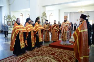 В канун недели о расслабленном Епископ Амфилохий совершил всенощное бдение в Андреевском кафедральном соборе Усть-Каменогорска