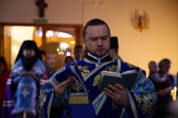 7-В канун праздника Введения во храм Пресвятой Богородицы Епископ Амфилохий совершил всенощное бдение в кафедральном соборном храме Андрея Первозванного