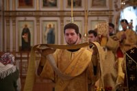 8-В Неделю святых отец и день памяти великомученицы Анастасии Узорешительницы Преосвященный епископ Амфилохий совершил Божественную литургию в Андреевском соборе Усть-Каменогорска