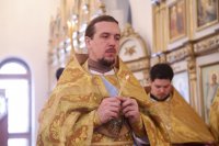 12-В Неделю святых отец и день памяти великомученицы Анастасии Узорешительницы Преосвященный епископ Амфилохий совершил Божественную литургию в Андреевском соборе Усть-Каменогорска