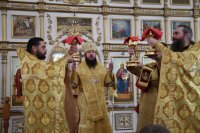 21-В Неделю святых отец и день памяти великомученицы Анастасии Узорешительницы Преосвященный епископ Амфилохий совершил Божественную литургию в Андреевском соборе Усть-Каменогорска