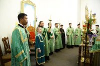 1-Епископ Амфилохий совершил всенощное бдение в канун праздника Входа Господня в Иерусалим