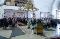 2-Епископ Амфилохий совершил всенощное бдение в канун праздника Входа Господня в Иерусалим