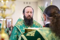 16-Епископ Амфилохий совершил всенощное бдение в канун праздника Входа Господня в Иерусалим