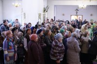 24-Епископ Амфилохий совершил всенощное бдение в канун праздника Входа Господня в Иерусалим