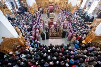3-Управляющий Усть-Каменогорской епархией сослужил Предстоятелям  Казахстанского и Среднеазиатского Митрополичьих округов за праздничной Литургией по случаю принесения чудотворной Феодоровской иконы Пресвятой Богородицы