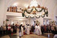 10-В Рождественский сочельник епископ Усть-Каменогорский и Семипалатинский Амфилохий совершил Литургию святителя Василия Великого в главном храме столицы Рудного Алтая