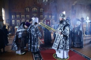 В Великий понедельник епископ Амфилохий совершил в Покровском храме Усть-Каменогорска Литургию Преждеосвященных Даров