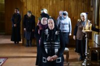 1-В Великий понедельник епископ Амфилохий совершил в Покровском храме Усть-Каменогорска Литургию Преждеосвященных Даров