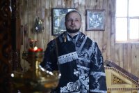 2-В Великий понедельник епископ Амфилохий совершил в Покровском храме Усть-Каменогорска Литургию Преждеосвященных Даров